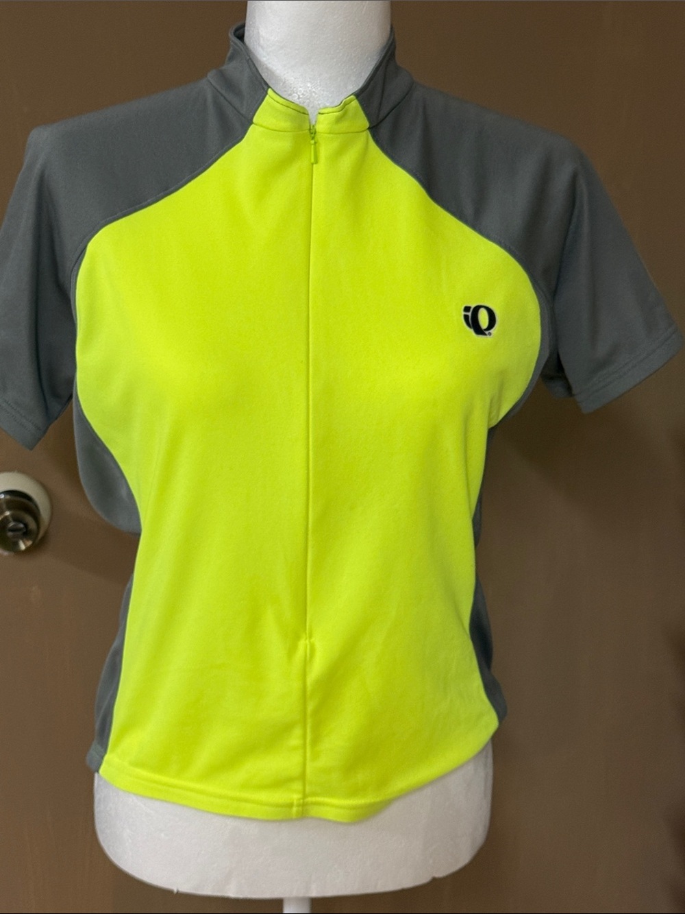 Women's short-sleeve zip athletic top